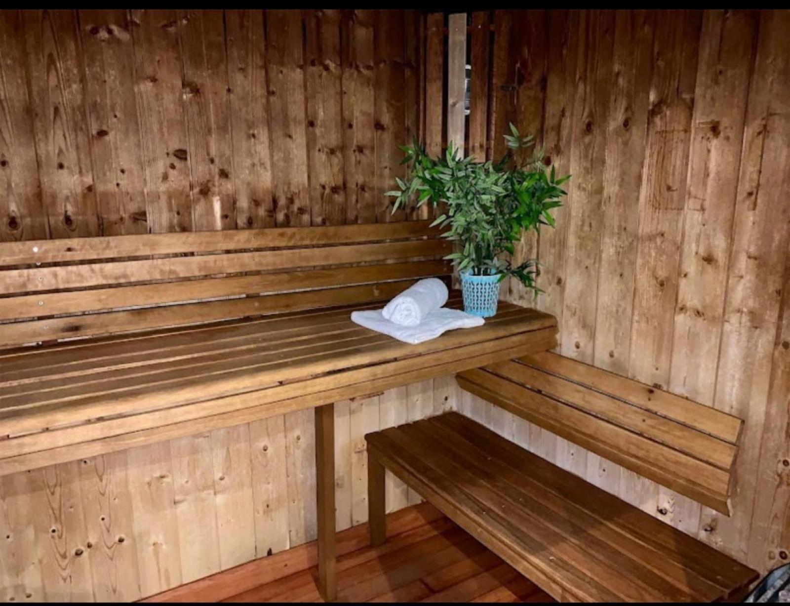 Apartment Avec Piscine Interieure Sauna Etage 1 Au Centre Du Village Dans Cami Real *