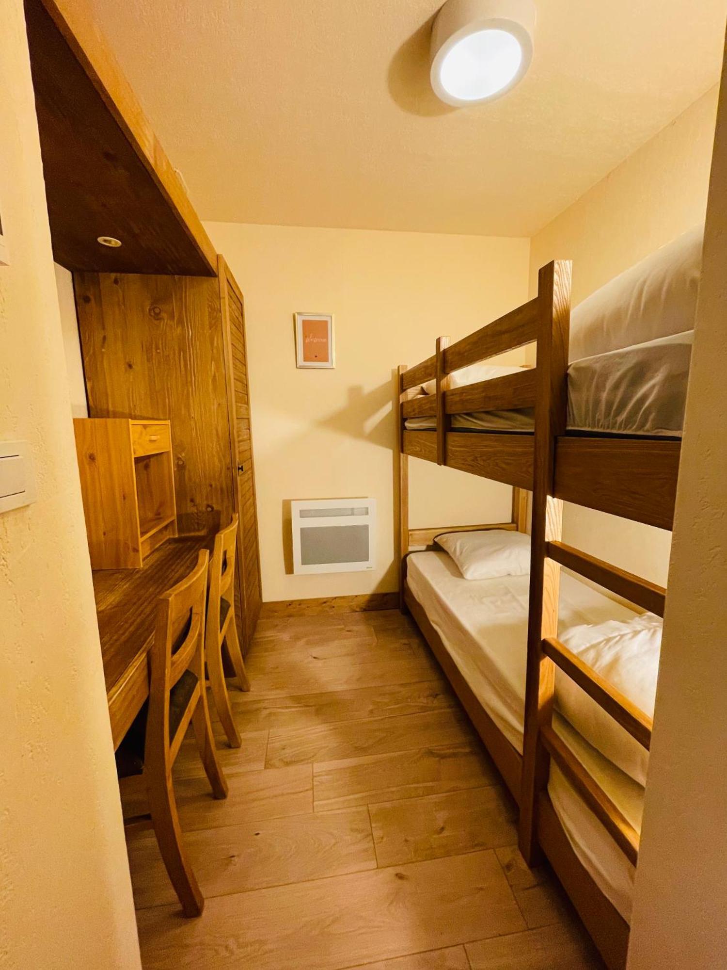 Apartment Avec Piscine Interieure Sauna Etage 1 Au Centre Du Village Dans Cami Real